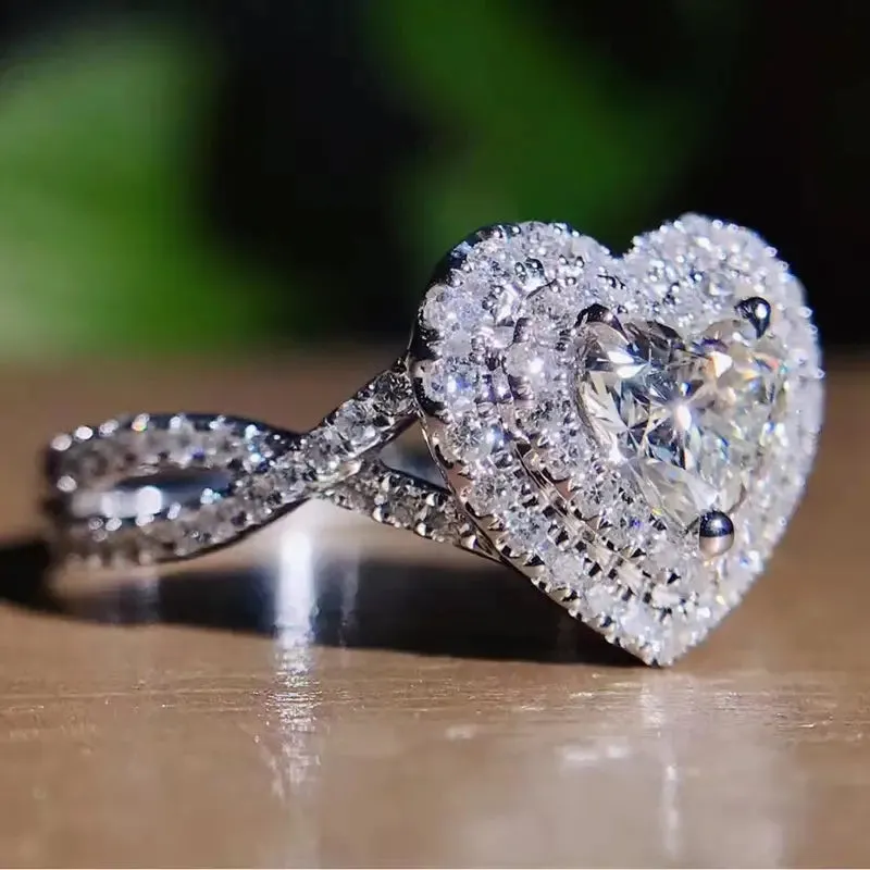 Heart Ring in 2 Colors for Men and Women - Perfect for Weddings, Engagements, Birthdays