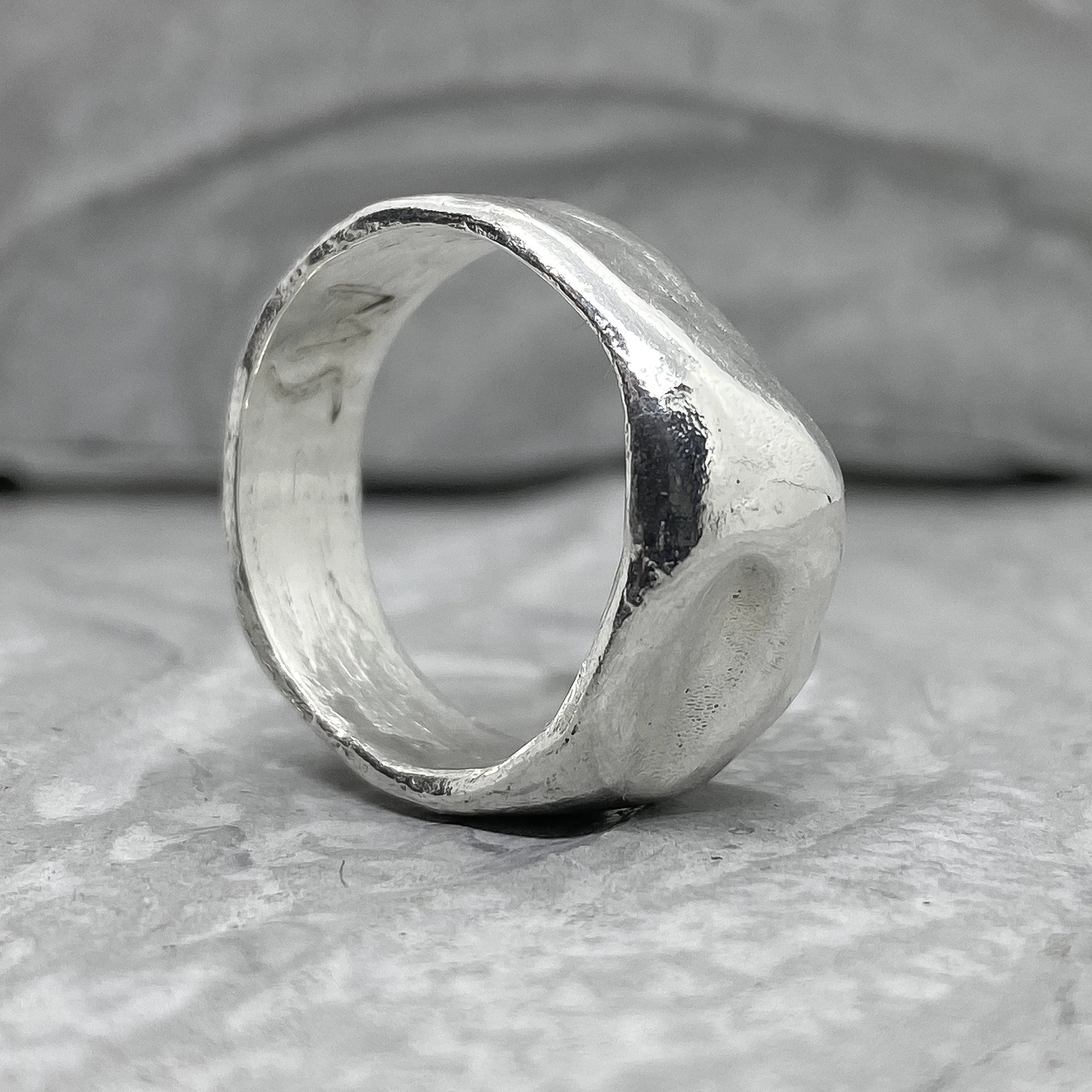 Liquid ring- a wide band of silver resembles liquid metal