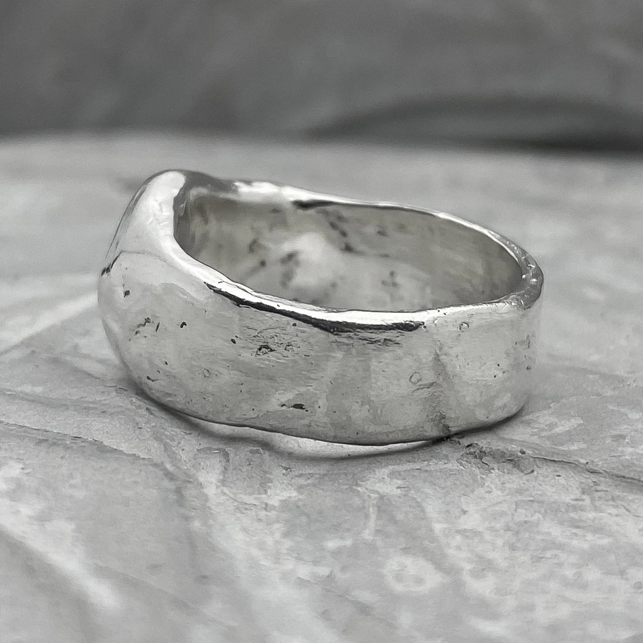 Liquid ring- a wide band of silver resembles liquid metal