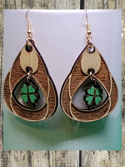 wooden dangle earring - Trebol Leaf